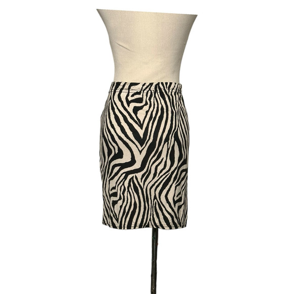 Pretty Little Thing cream black zebra print pull on mini skirt size 6 - Picture 2 of 11